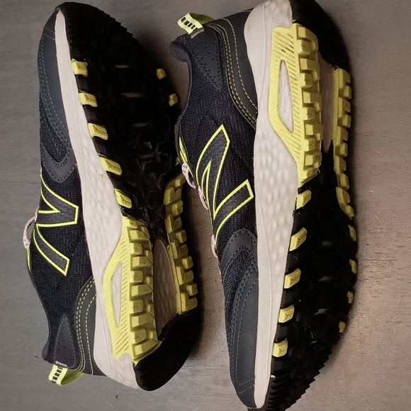 New Balance 410V7 Running Shoes - Picture 3 of 6